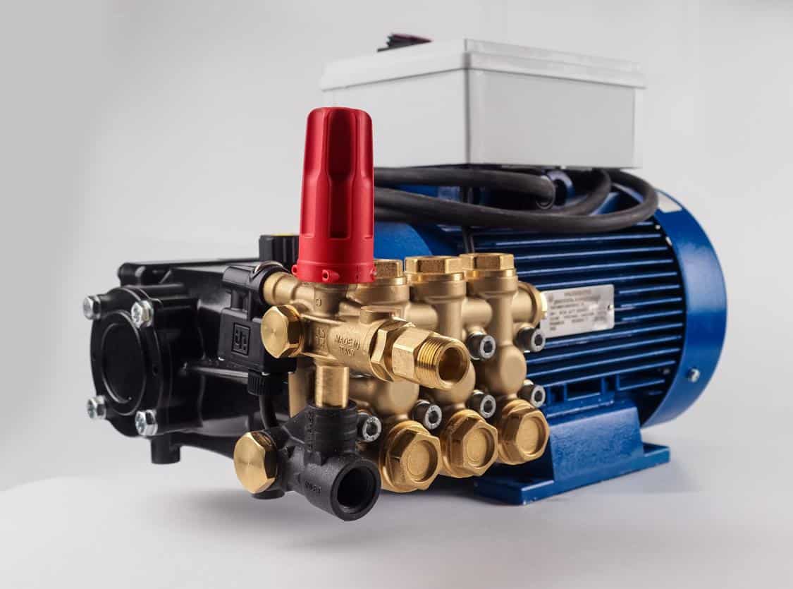 2 аппарата высокого давления на 380В (5,5 кВт) и 3 кВт 220В — с полной комплектацией для мойки сельхозтехники