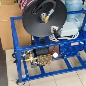 Профессиональная гидродинамическая машина для прочистки канализации (200 бар, 30 л/мин) 2