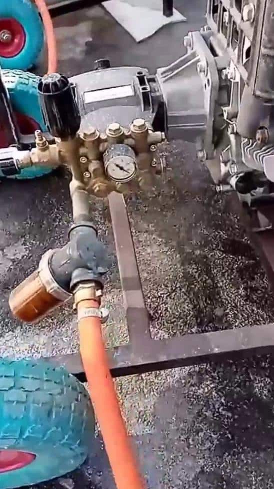 Бензиновый аппарат высокого давления 280 бар для мойки фасадов и крыш